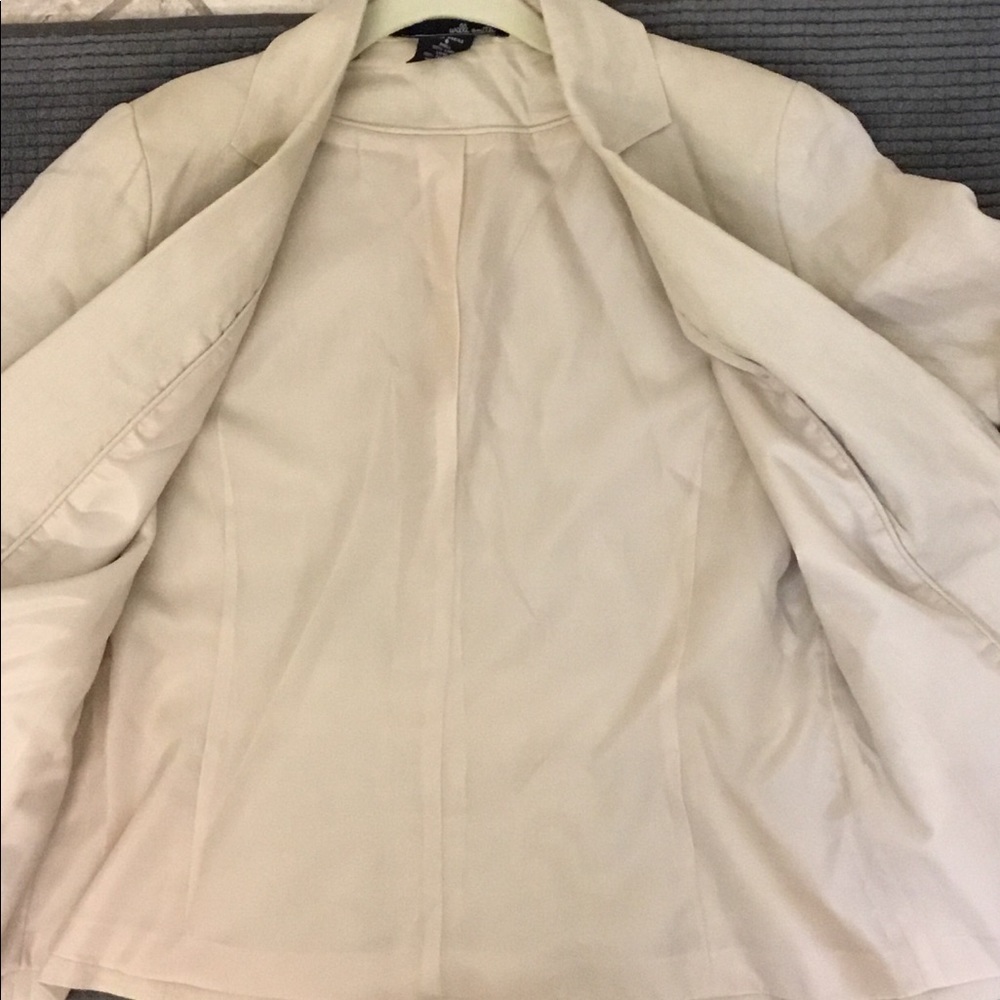 Blazer - Picture 4 of 5